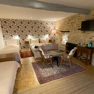 D'hotes Les 3 Cochons D'olt Bed & Breakfast