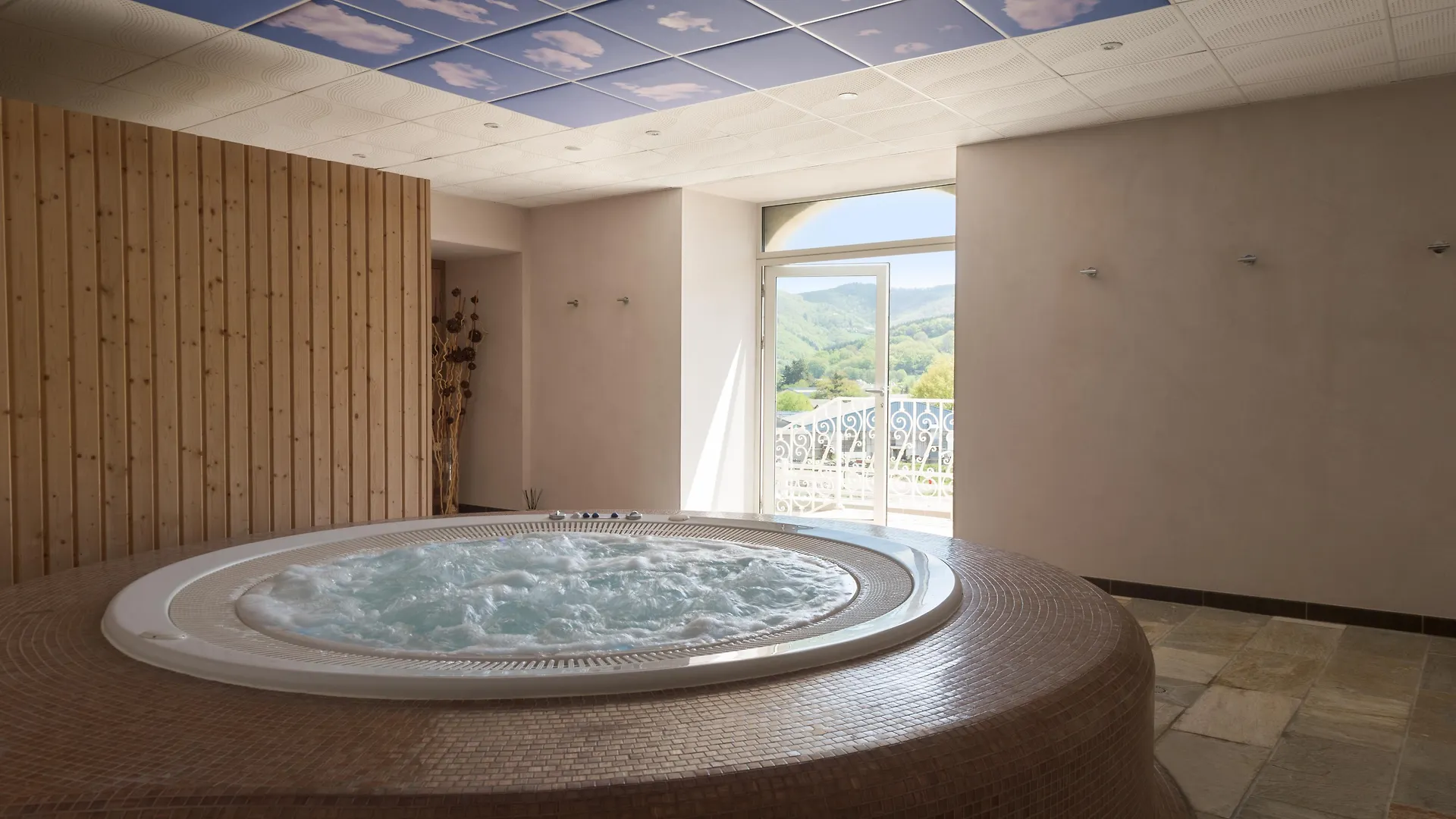 *** Hotel Chateau De La Falque, The Originals Relais Saint-Geniez-d'Olt France