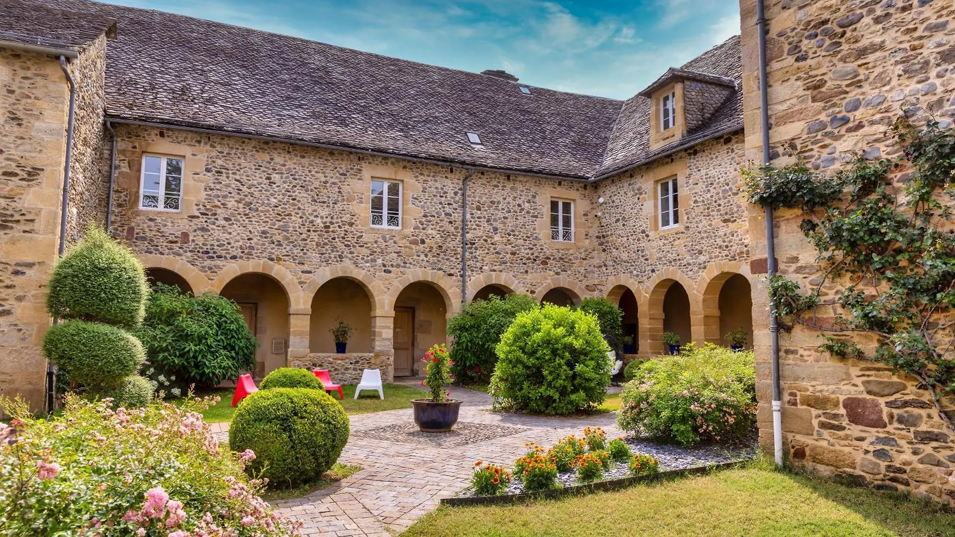 Chateau De La Falque, The Originals Relais Saint-Geniez-d'Olt Hotel